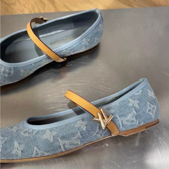 Louis Vuitton Blue Denim Flats with Tan Strap - Picture 5 of 6